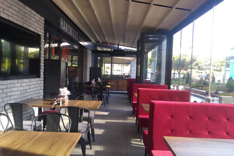 Pizza Hut Cevizli Merkez Istanbul